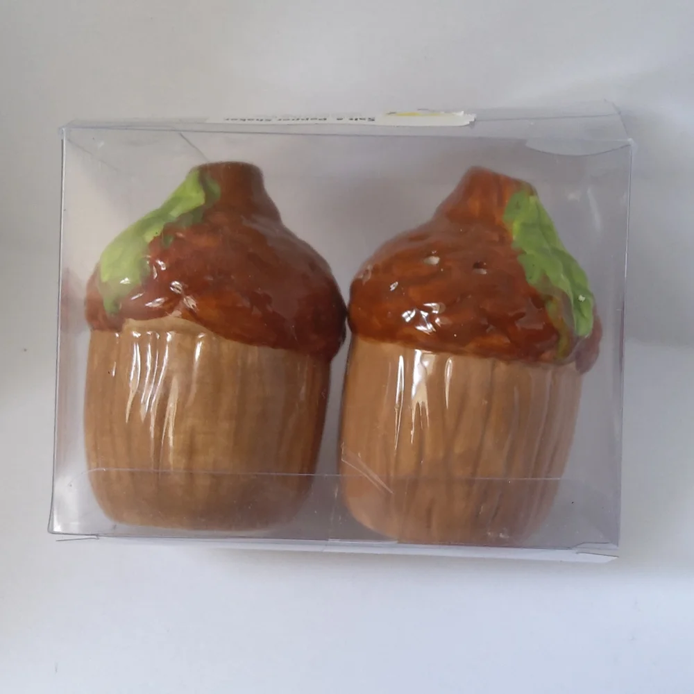 Acorn Shape Salt & Pepper Shakers Set Harvest Fall Atumm Thanksgiving Rustic